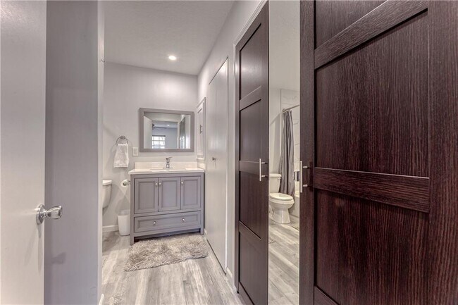 Building Photo - 6295 Bay Club Dr