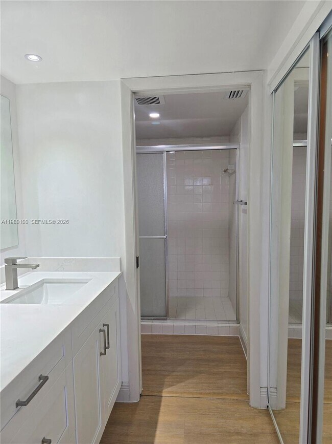 Building Photo - 2510 SE 19th Pl