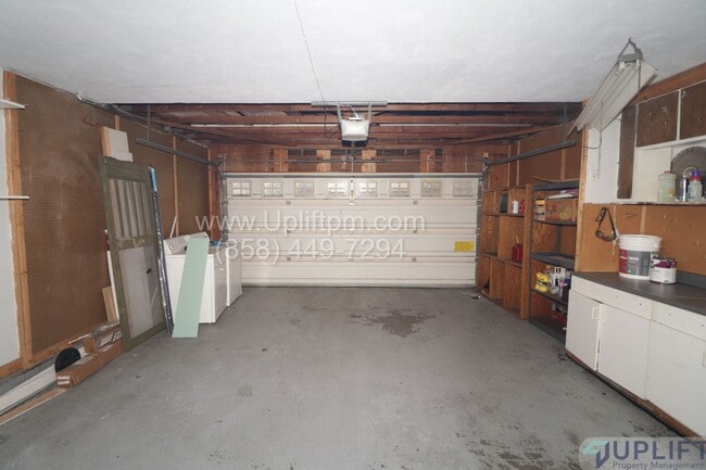 Building Photo - 4 Bed 3 Bath House in Spring Valley w/ Washer + Dryer and 2-Car Garage