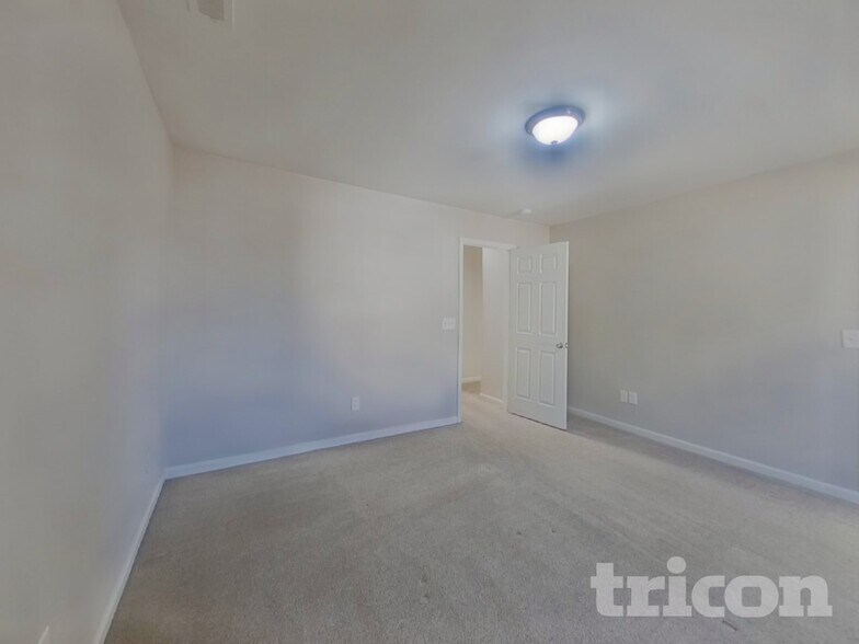 Building Photo - 1510 Peachcroft Rd