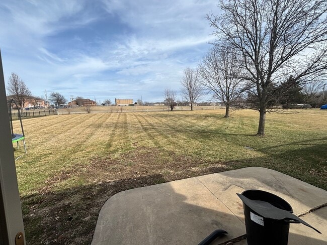 Building Photo - Beautiful 3 bed 3 bath duplex located in quiet neighborhood!