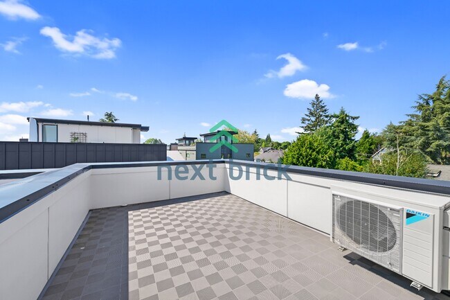 Building Photo - "Charming 2-Bed, 2-Bath Townhouse Retreat in Seattle – 1380 Sq Ft of Modern Comfort!"