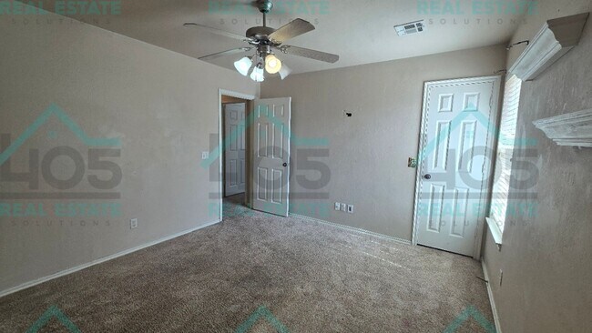 Building Photo - Lovley 4 Bedroom Plus an Office