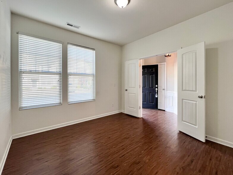 Building Photo - 9938 Sweet Basil Dr