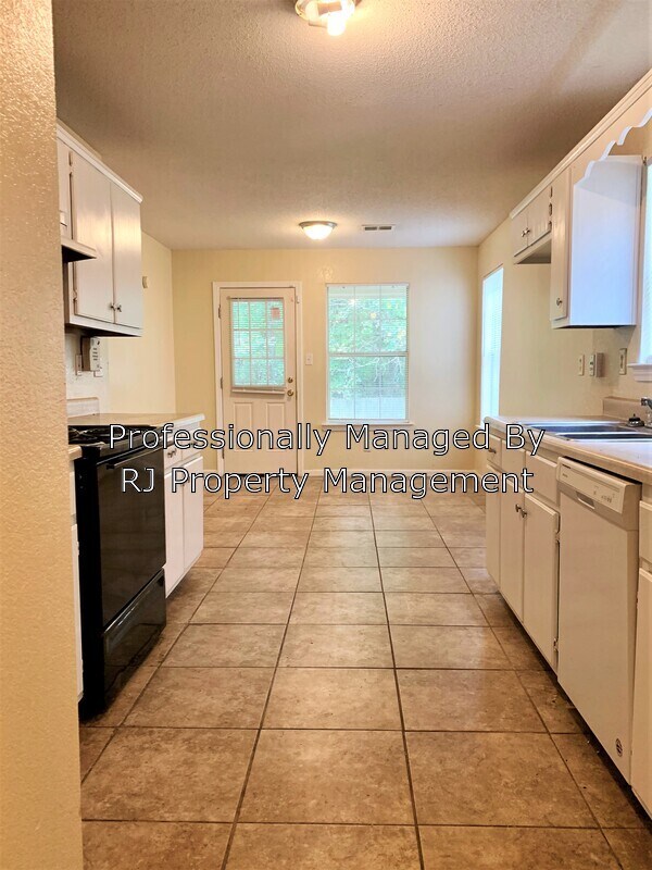 Building Photo - 4847 Royal Run Dr