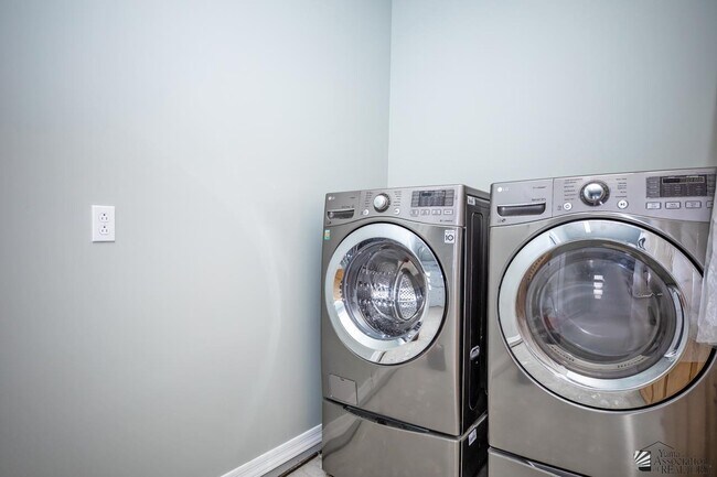 Building Photo - 57 W 2nd St