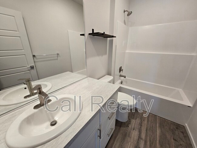 Building Photo - 10526 Duckhook Rd