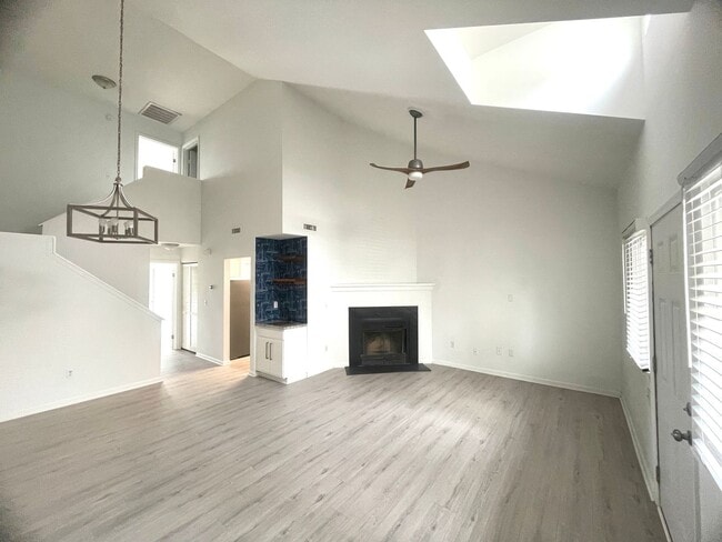 Building Photo - Stunning Waterfront Condo with Deep Water Access!