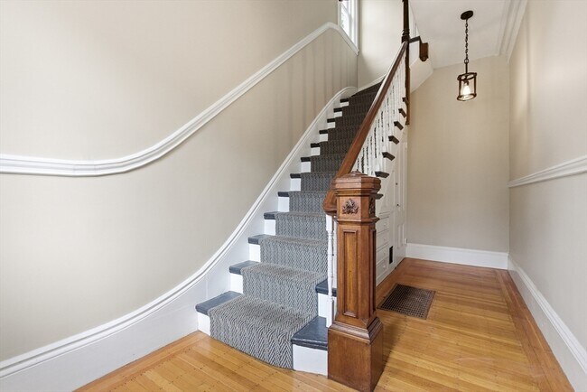 Building Photo - 4 Lombard St
