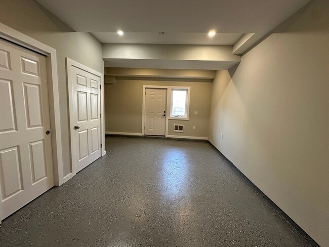 Building Photo - 33 Copeland St