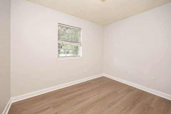 Building Photo - 2840 Gardendale Ave