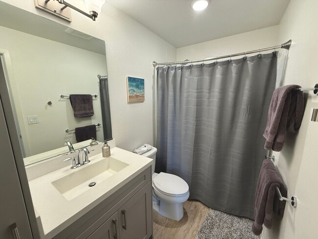 Building Photo - Rarely Available 2 bedroom 2 bath townhome in Koa Ridge
