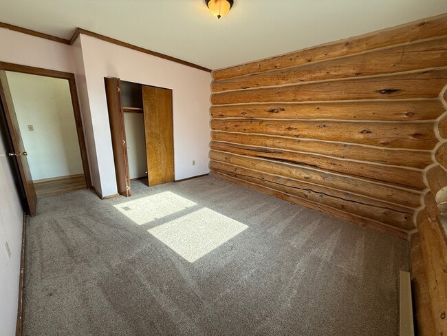 Building Photo - 545 Coulee Dr