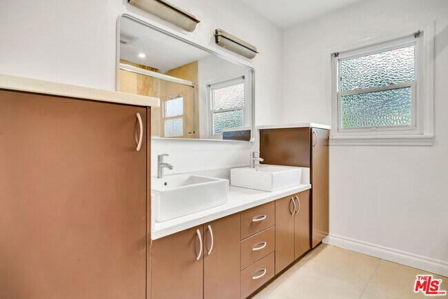 Building Photo - 12512 Hatteras St