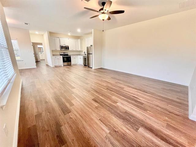 Building Photo - 327 E Nelson St