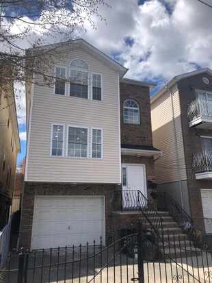 Building Photo - 312 Orange St