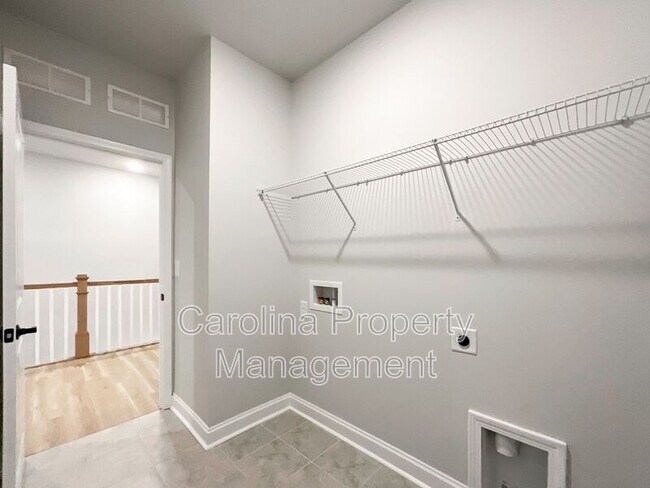 Building Photo - 8229 Houser St