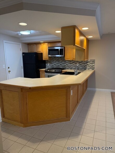 Building Photo - 13 Kenmar Dr