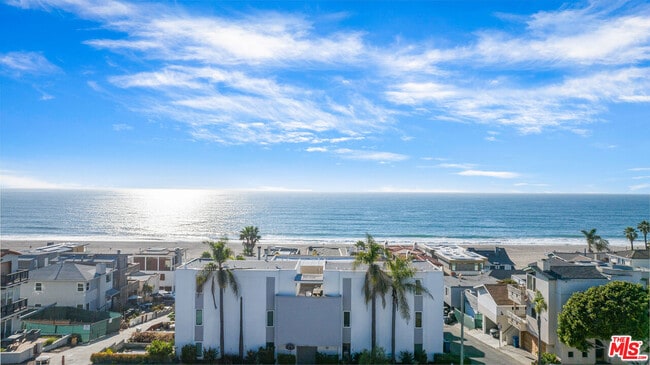 Building Photo - 703 Bayview Dr