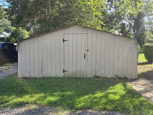 Building Photo - 3523 Chapel Dr