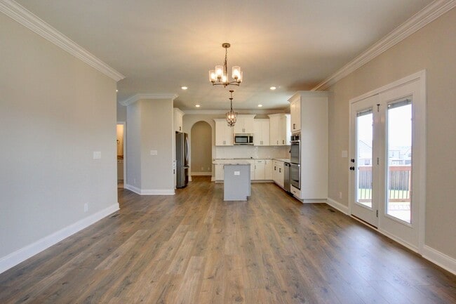 Building Photo - HUGE house in Farmington