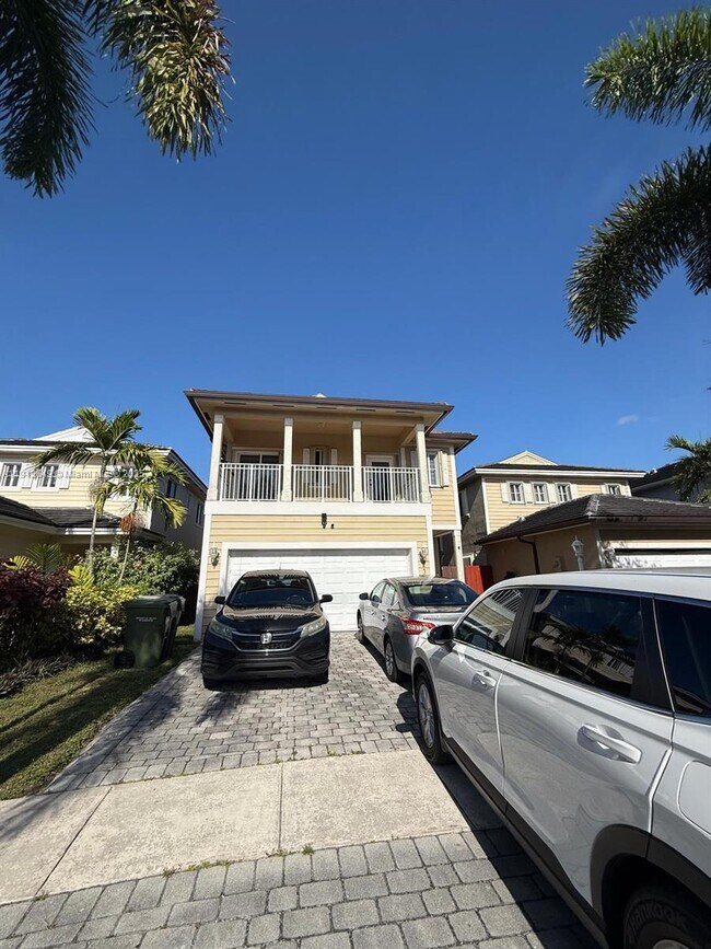 Building Photo - 239 SE 31st Terrace