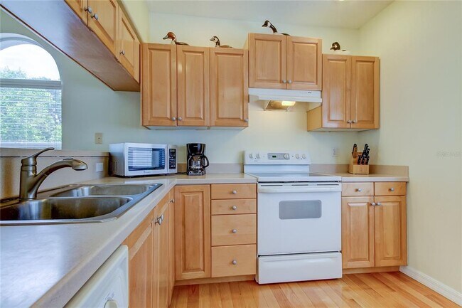 Building Photo - 1575 Pinellas Bayway S