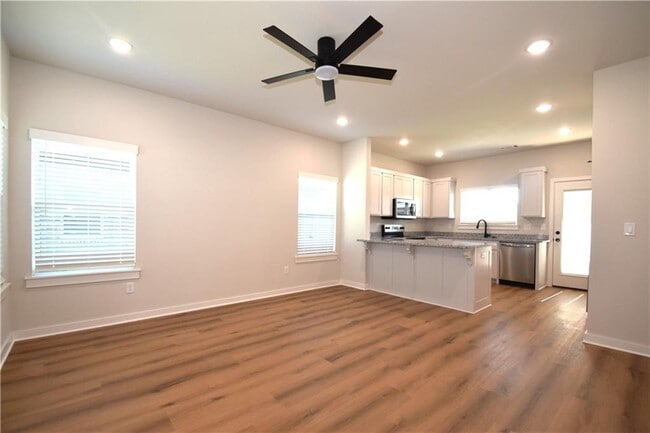 Building Photo - 540 Cosmos St