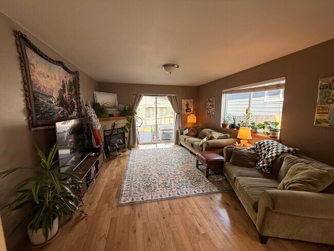 Building Photo - 4 bdrm/2.5 bath home in Barkley Area