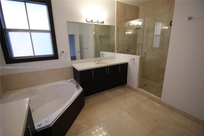 Building Photo - 10564 NW 70th Ln