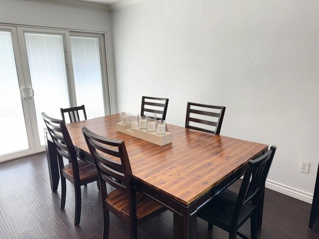 Building Photo - Beautifully Updated 3 Bedroom, 2 bath Rola...