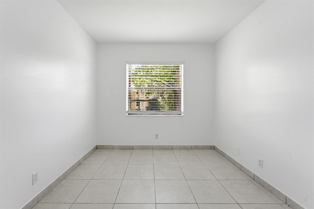 Building Photo - 2671 Riverside Dr