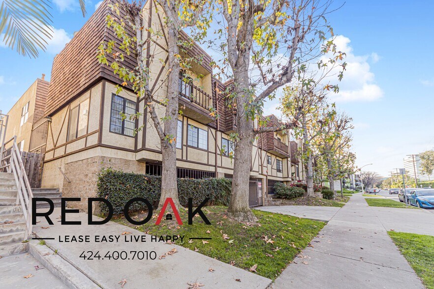 Building Photo - 15050 Moorpark St