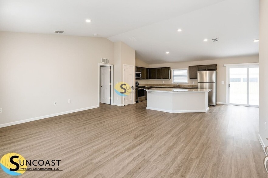 Building Photo - 13 Sellner Pl