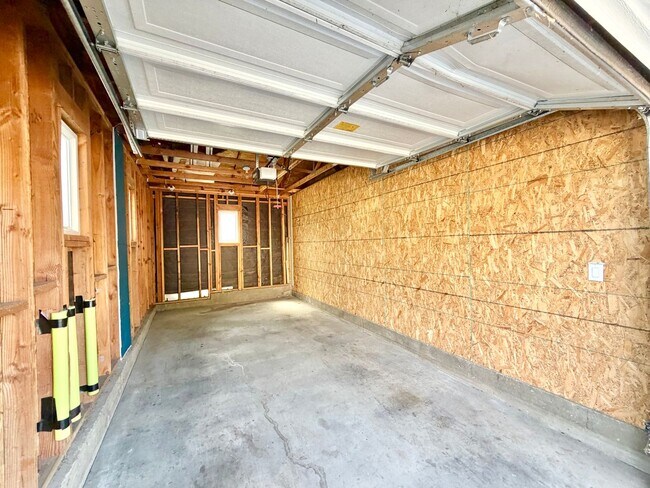 Building Photo - Stylish 2 Bedroom 2 Bathroom 1 Car Garage with Resort Style Amenities in Prime Temecula Location