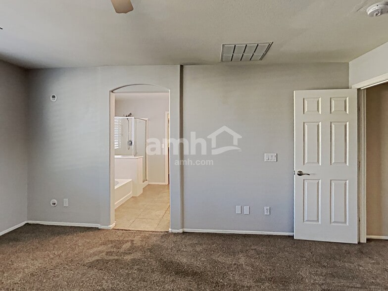 Building Photo - 7024 W Branham Ln