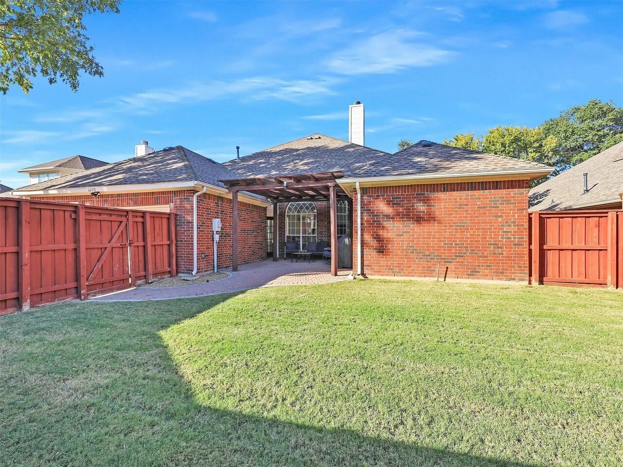 Building Photo - 1205 Sonoma Dr
