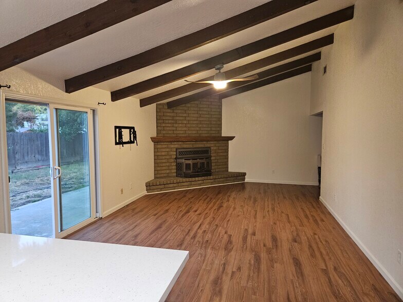 Building Photo - 1304 Fruitridge Dr