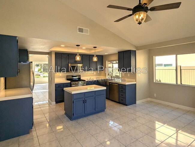Building Photo - 1204 Rocky Point Way