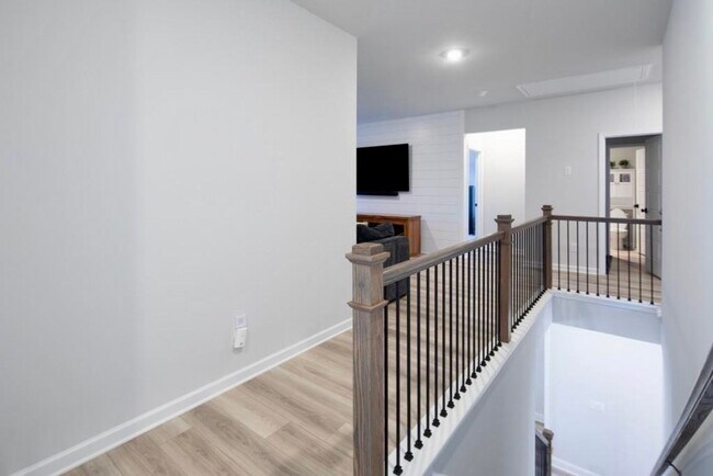 Building Photo - ONE MONTH FREE ON A 14 MONTH LEASE SPECIAL!! TOUR TODAY!