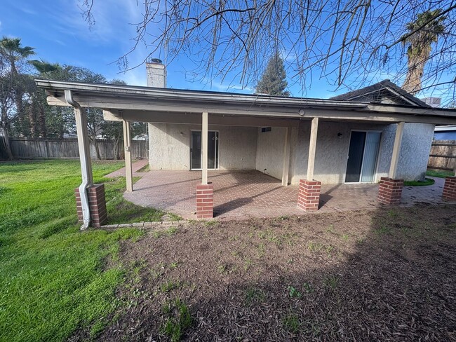 Building Photo - NW Visalia Home Rent Ready!