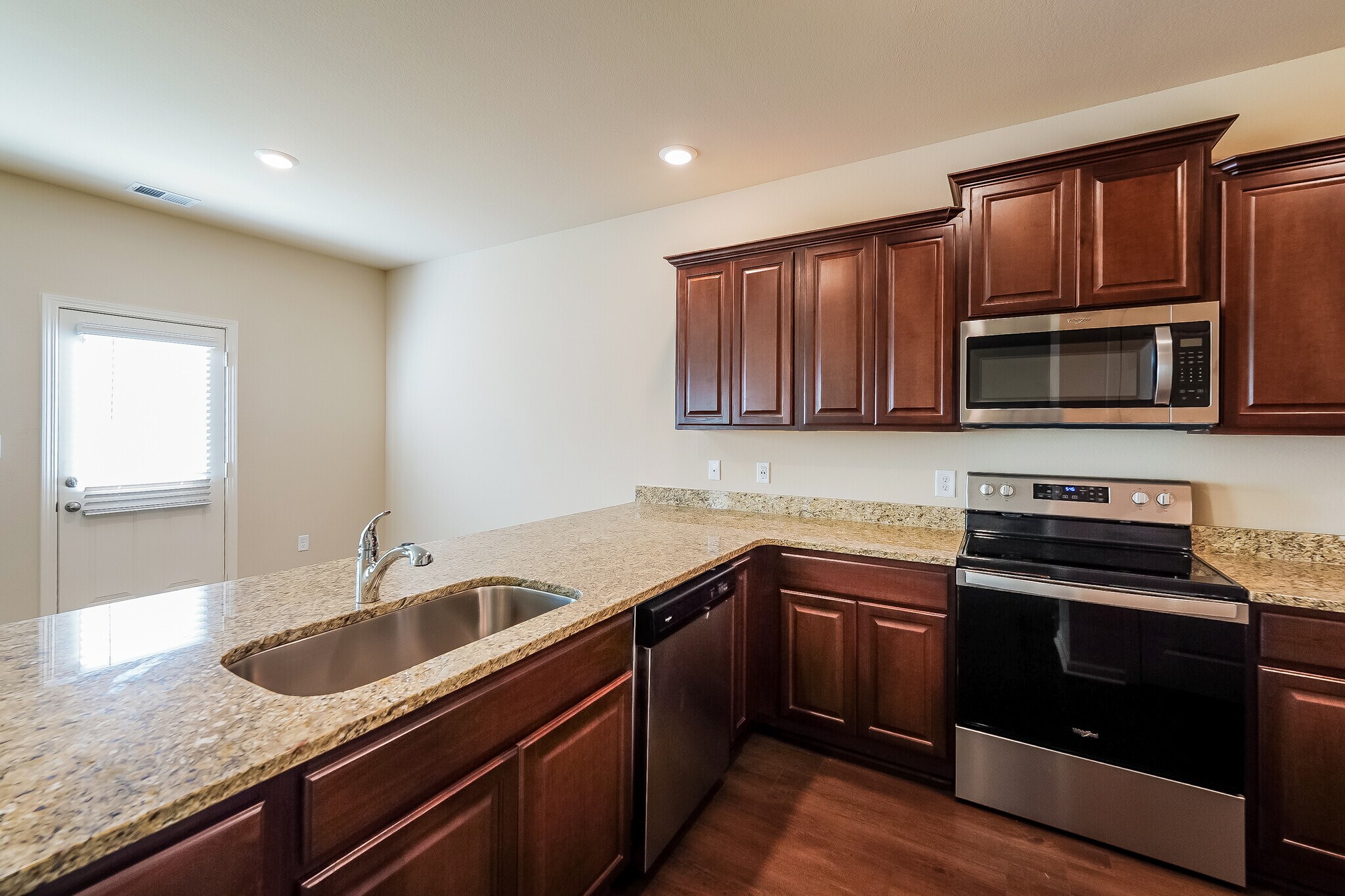 Building Photo - 484 Clover Cir