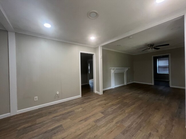 Building Photo - *Just reduced & Move-in ready! **$395 move...