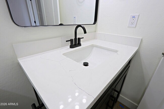 Building Photo - 454 S Pioneer