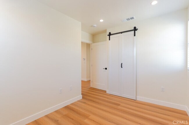 Building Photo - 5221 E Willow St