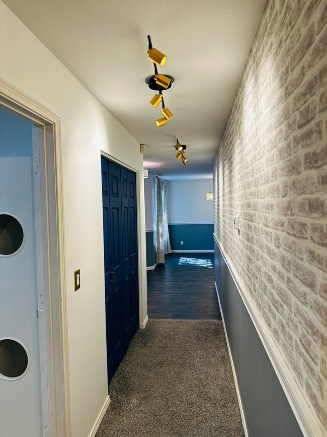 Building Photo - Charming Cascade Park One Level Home
