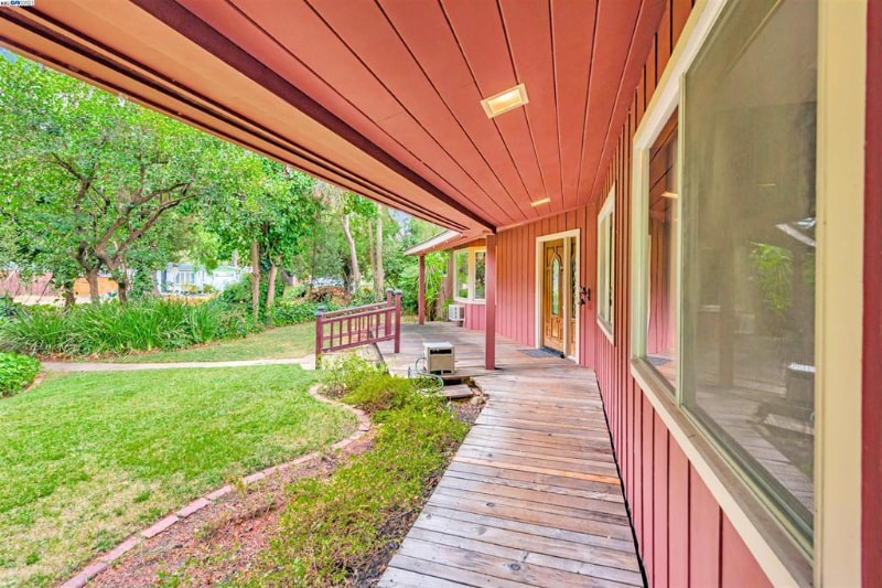 Building Photo - 35849 Linda Dr