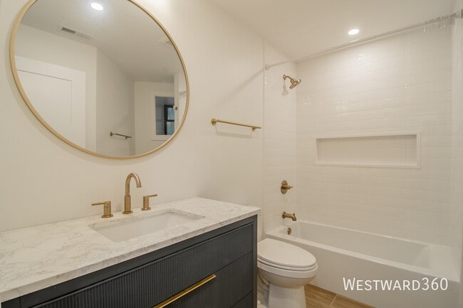 Building Photo - 3720 N Racine Ave