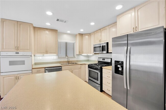 Building Photo - 8136 Spur Ct