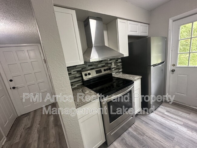 Building Photo - 1106 Country Club Ln
